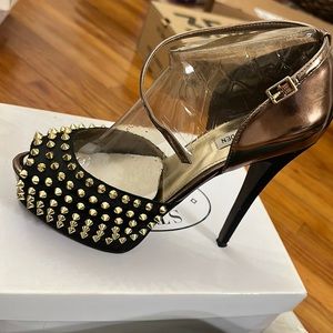 Jessica Simpson pump